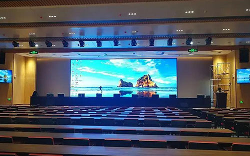 室內大屏幕用led顯示屏還是用lcd拚接屏，室內大屏幕哪種好？